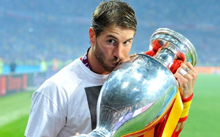 Sergio Ramos Ingin Pensiun di Real Madrid